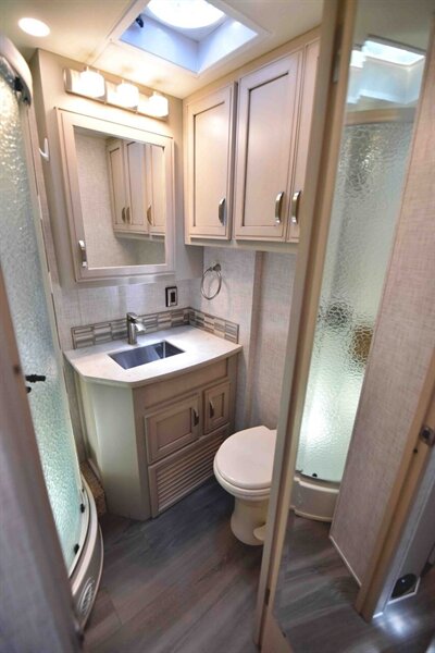 2022 Newmar CANYON STAR 3927   - Photo 32 - Orange, CA 92867