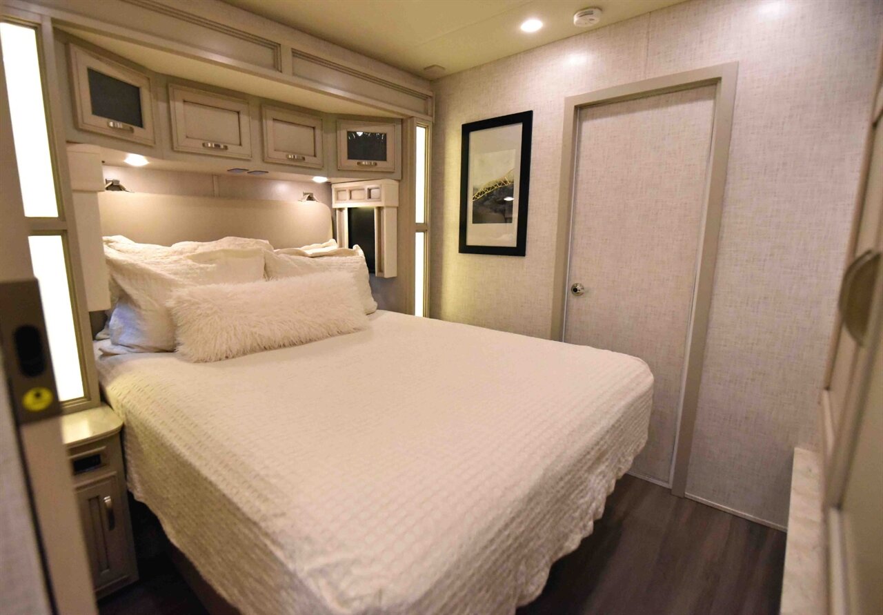 2022 Newmar CANYON STAR 3927   - Photo 27 - Orange, CA 92867