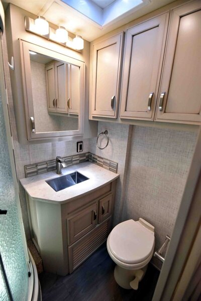 2022 Newmar CANYON STAR 3927   - Photo 31 - Orange, CA 92867