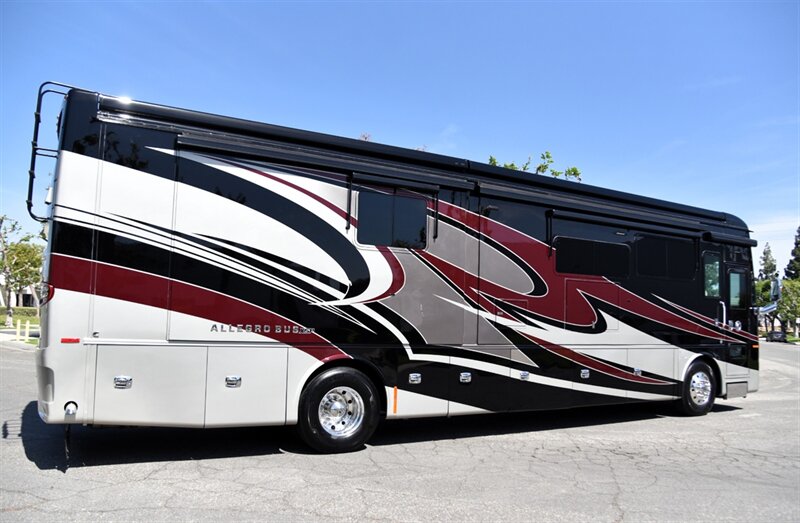 2020 Tiffin Allegro bus 40ip - Photo 4 - Orange, CA 92867