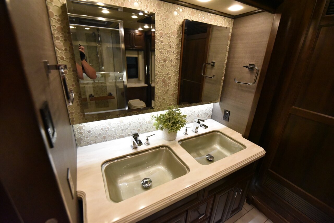 2020 Tiffin Allegro bus 40ip - Photo 81 - Orange, CA 92867