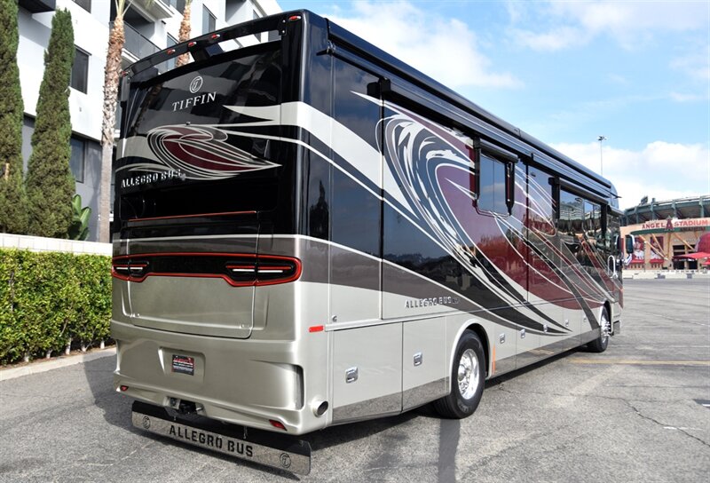 2022 Tiffin Allegro Bus 40IP   - Photo 3 - Orange, CA 92867
