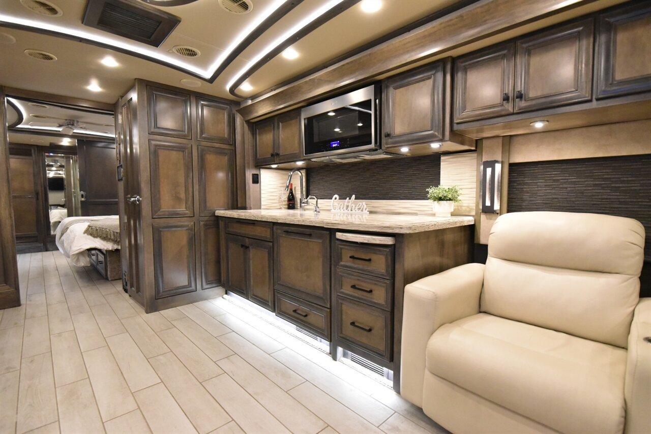 2022 Tiffin Allegro Bus 40IP   - Photo 46 - Orange, CA 92867