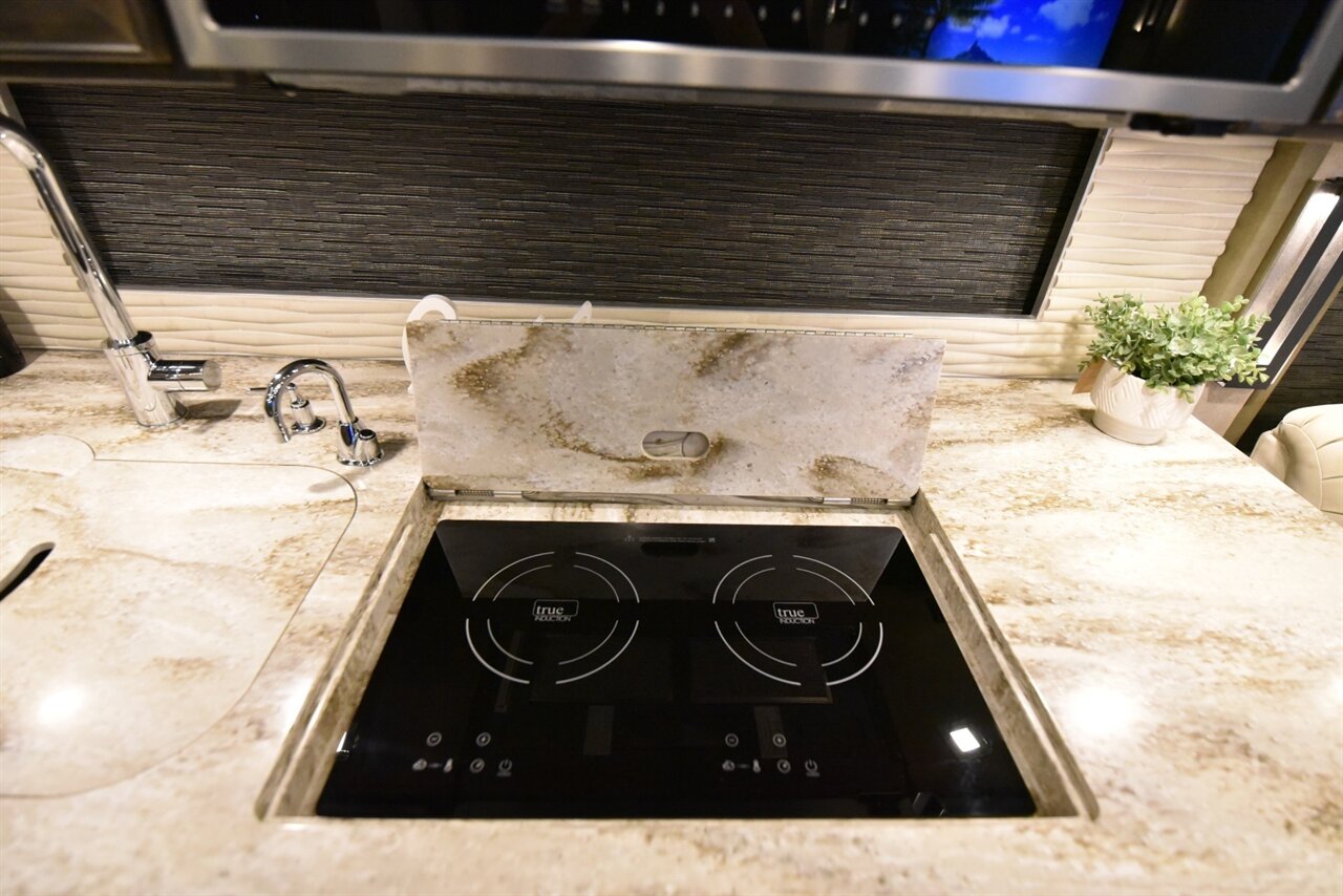 2022 Tiffin Allegro Bus 40IP   - Photo 50 - Orange, CA 92867