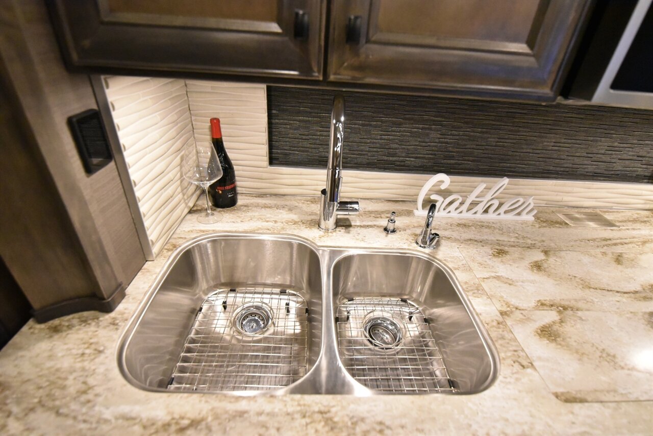 2022 Tiffin Allegro Bus 40IP   - Photo 51 - Orange, CA 92867