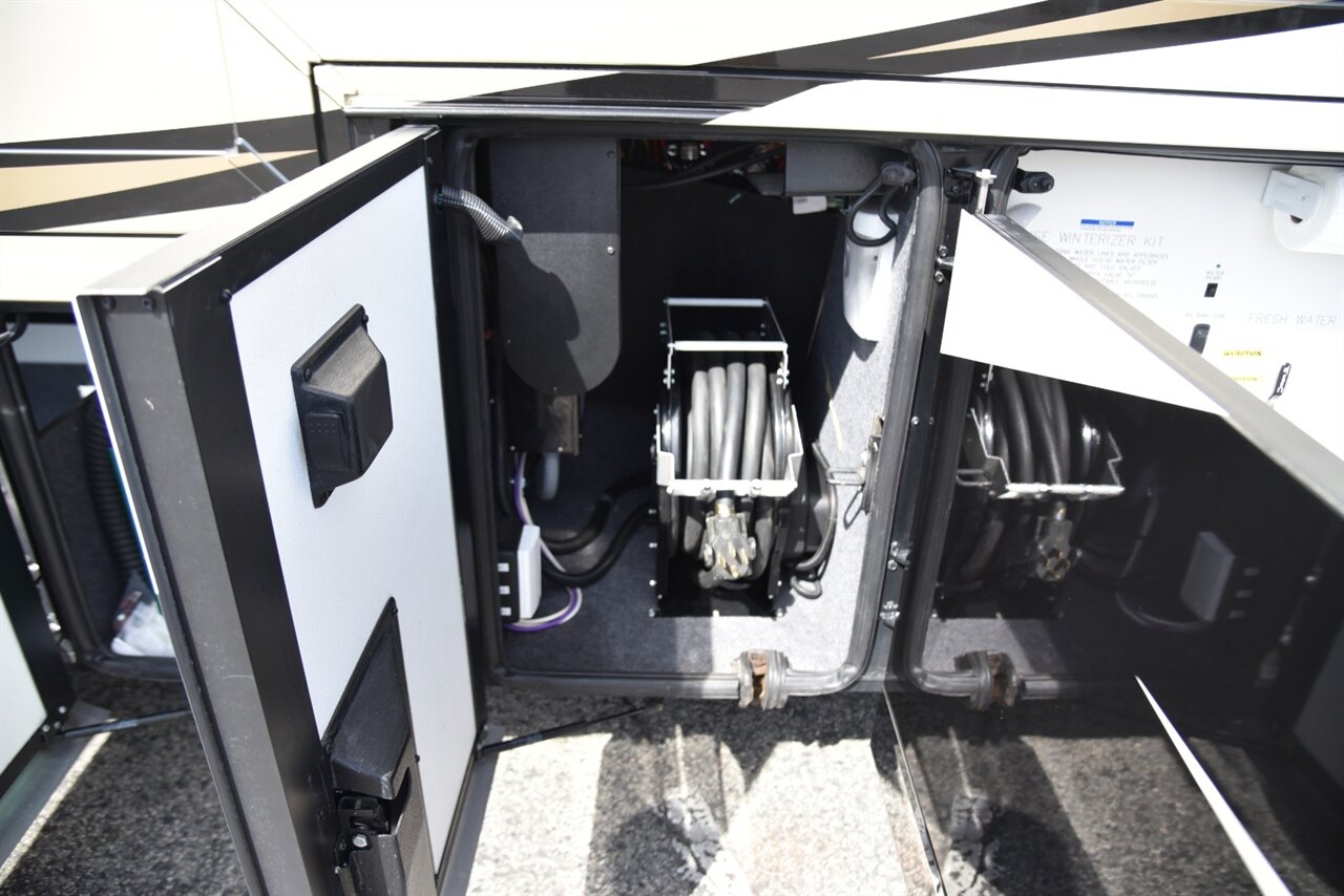 2020 Newmar Dutch Star 4081 - Photo 34 - Orange, CA 92867