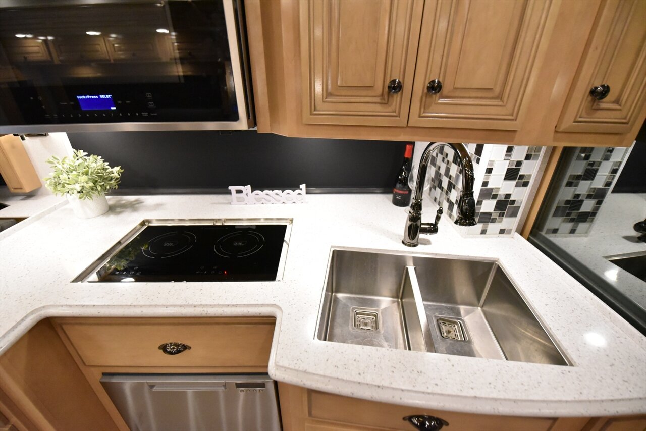 2020 Newmar Dutch Star 4081 - Photo 52 - Orange, CA 92867