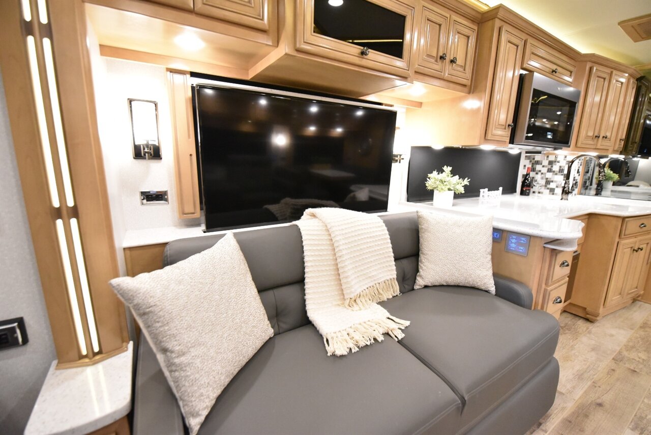 2020 Newmar Dutch Star 4081 - Photo 44 - Orange, CA 92867