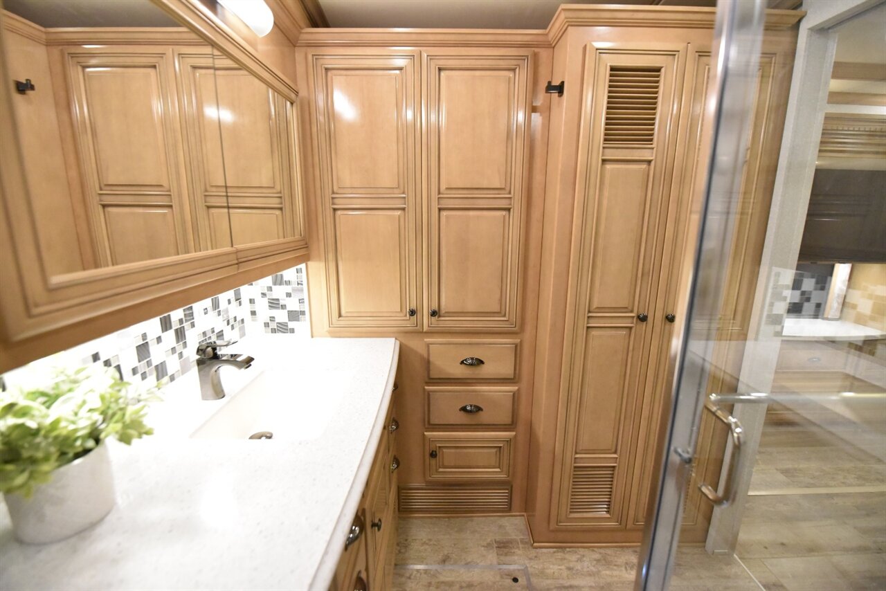 2020 Newmar Dutch Star 4081 - Photo 69 - Orange, CA 92867