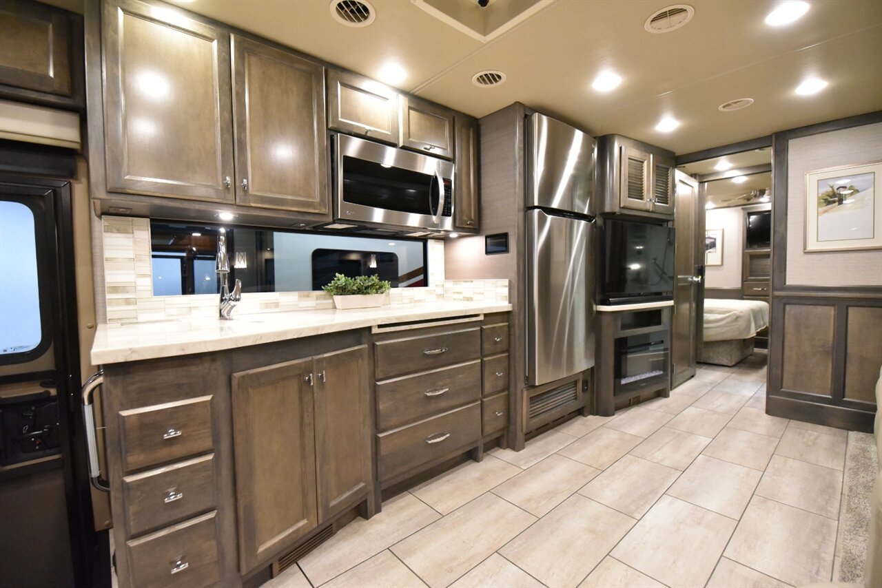 2022 Tiffin Allegro Open Road   - Photo 16 - Orange, CA 92867