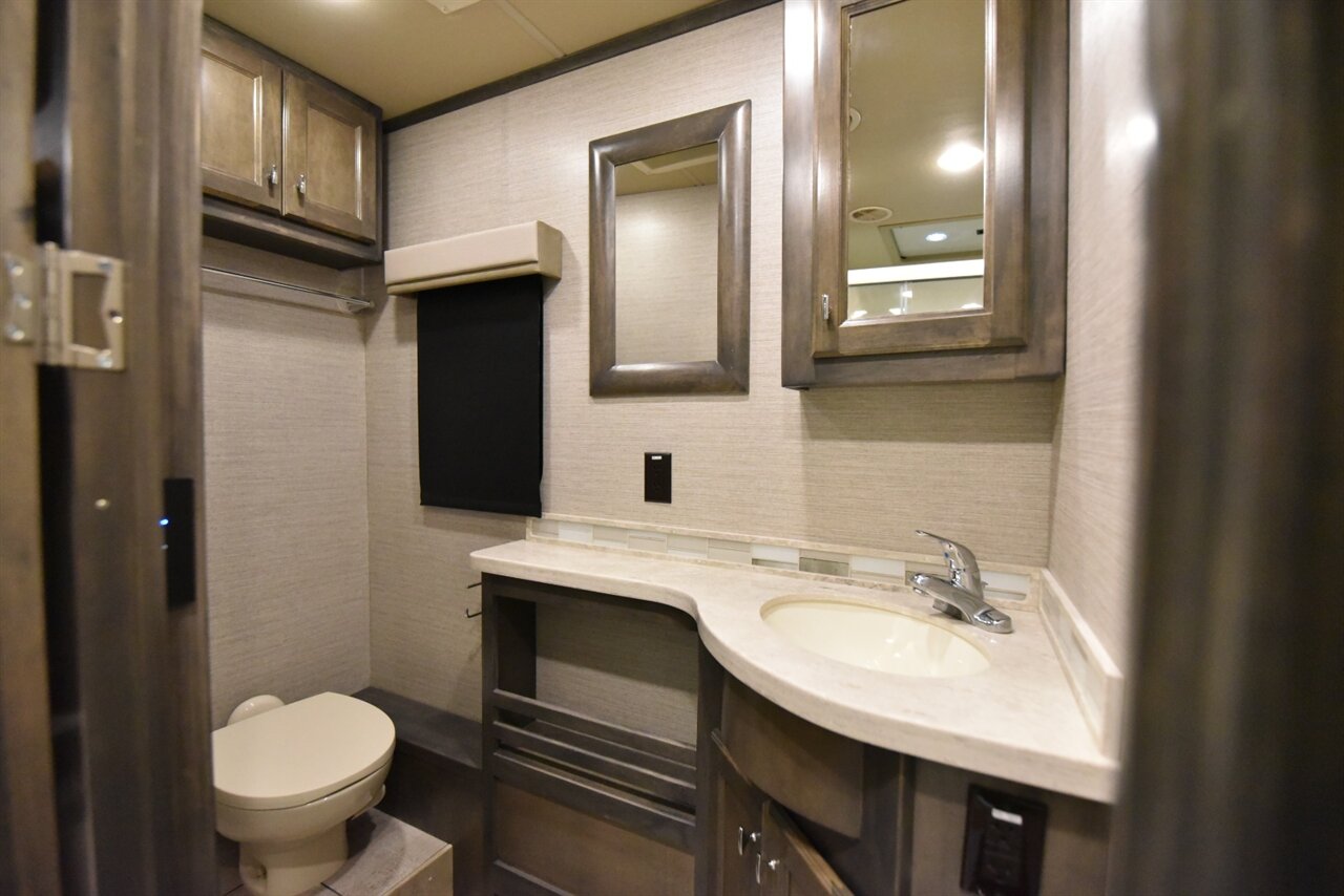 2022 Tiffin Allegro Open Road   - Photo 22 - Orange, CA 92867