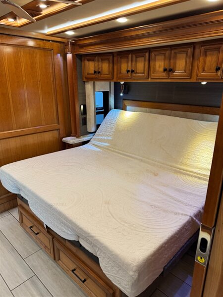 2021 Tiffin Allegro Bus - Photo 7 - Orange, CA 92867