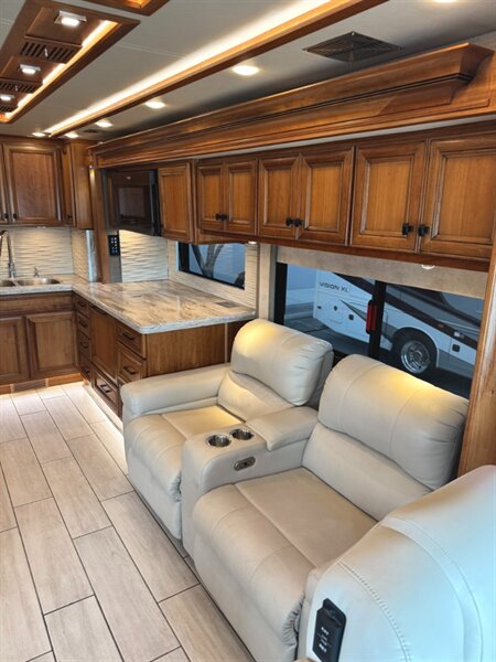 2021 Tiffin Allegro Bus - Photo 2 - Orange, CA 92867