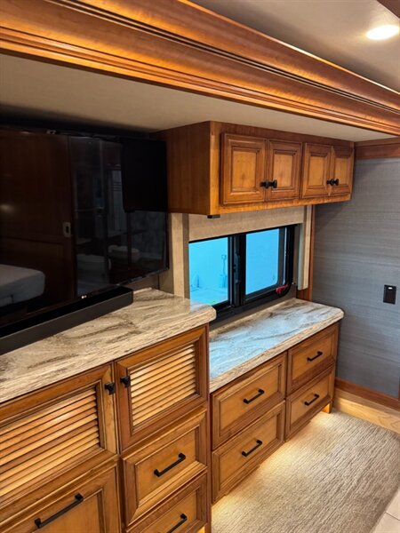 2021 Tiffin Allegro Bus - Photo 8 - Orange, CA 92867