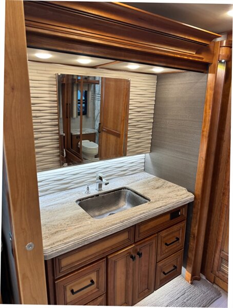 2021 Tiffin Allegro Bus - Photo 9 - Orange, CA 92867