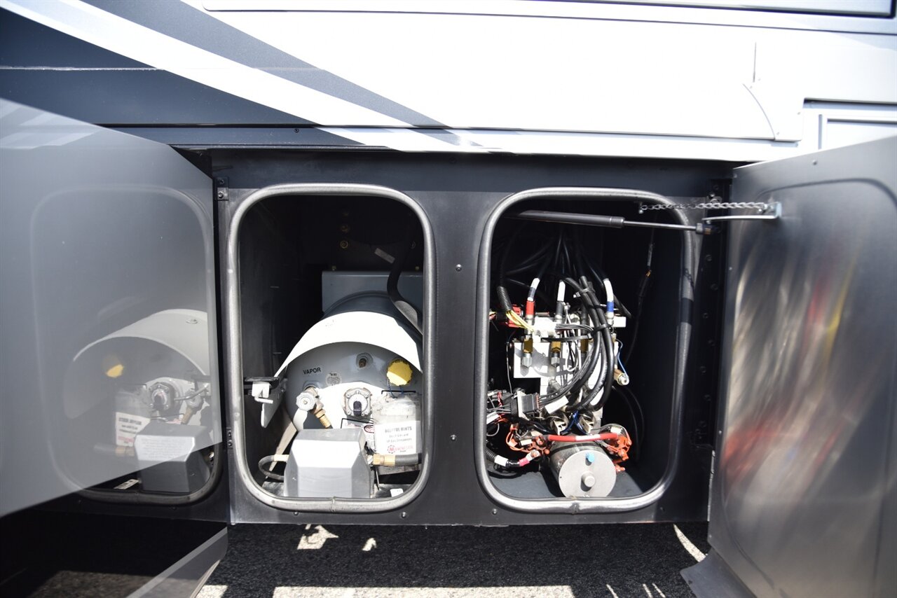 2016 Tiffin Phaeton 36GH   - Photo 18 - Orange, CA 92867