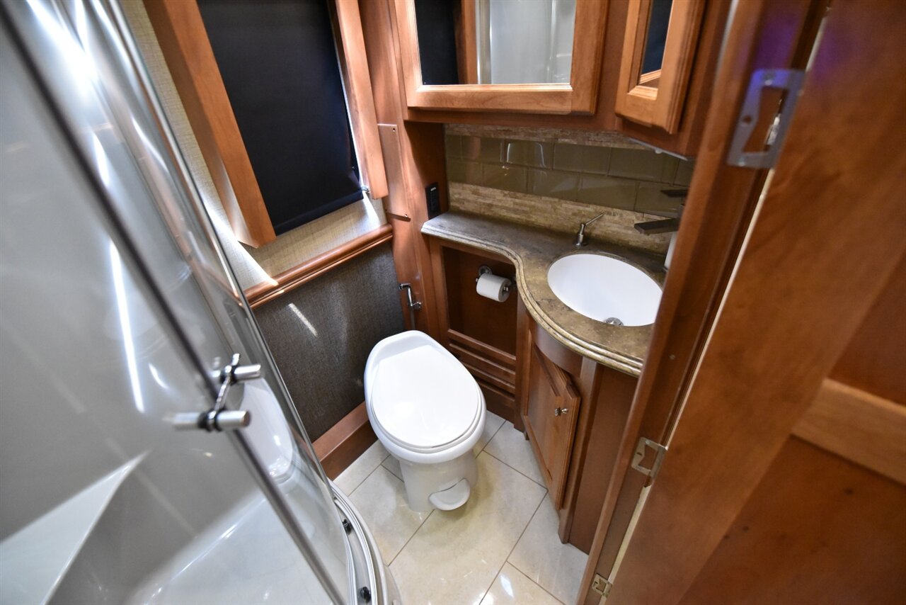 2016 Tiffin Phaeton 36GH   - Photo 65 - Orange, CA 92867