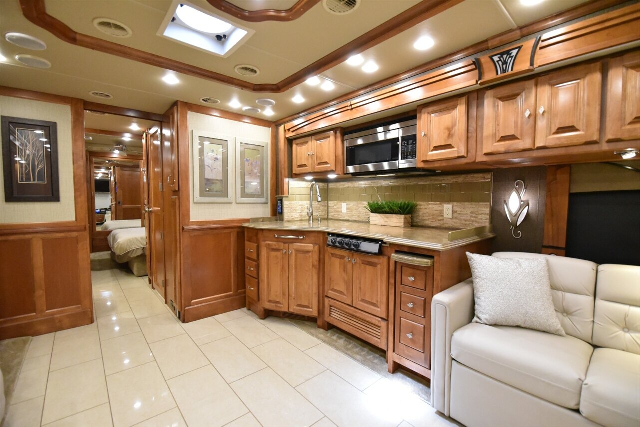 2016 Tiffin Phaeton 36GH   - Photo 45 - Orange, CA 92867