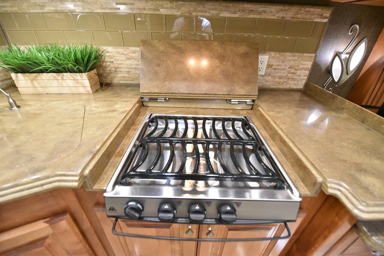 2016 Tiffin Phaeton 36GH   - Photo 56 - Orange, CA 92867