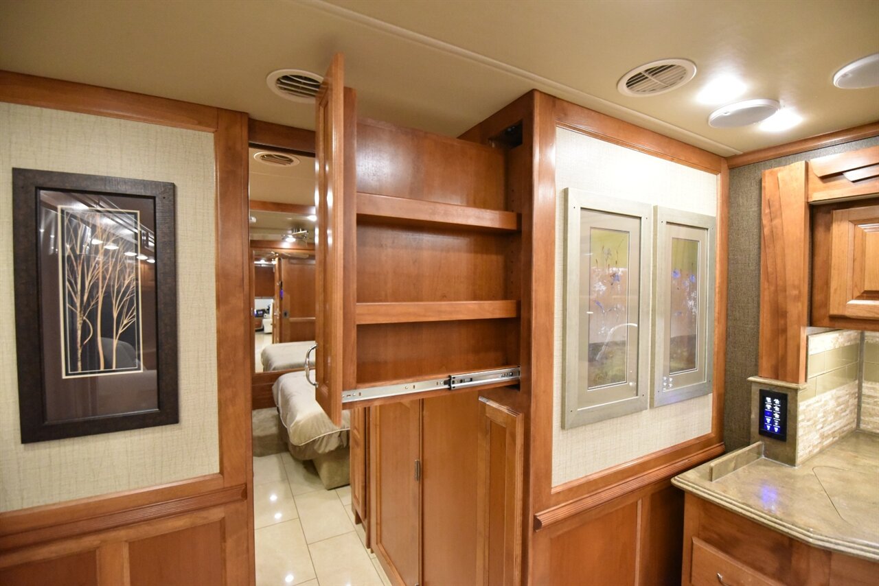 2016 Tiffin Phaeton 36GH   - Photo 59 - Orange, CA 92867