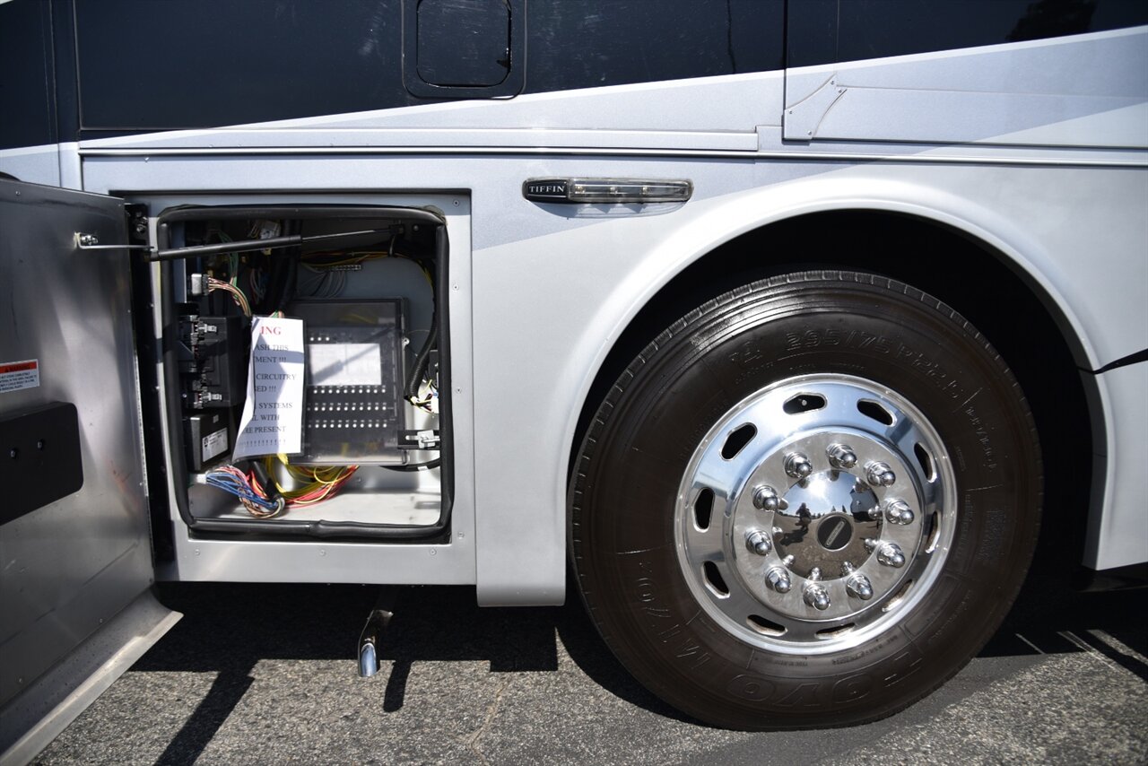 2016 Tiffin Phaeton 36GH   - Photo 28 - Orange, CA 92867