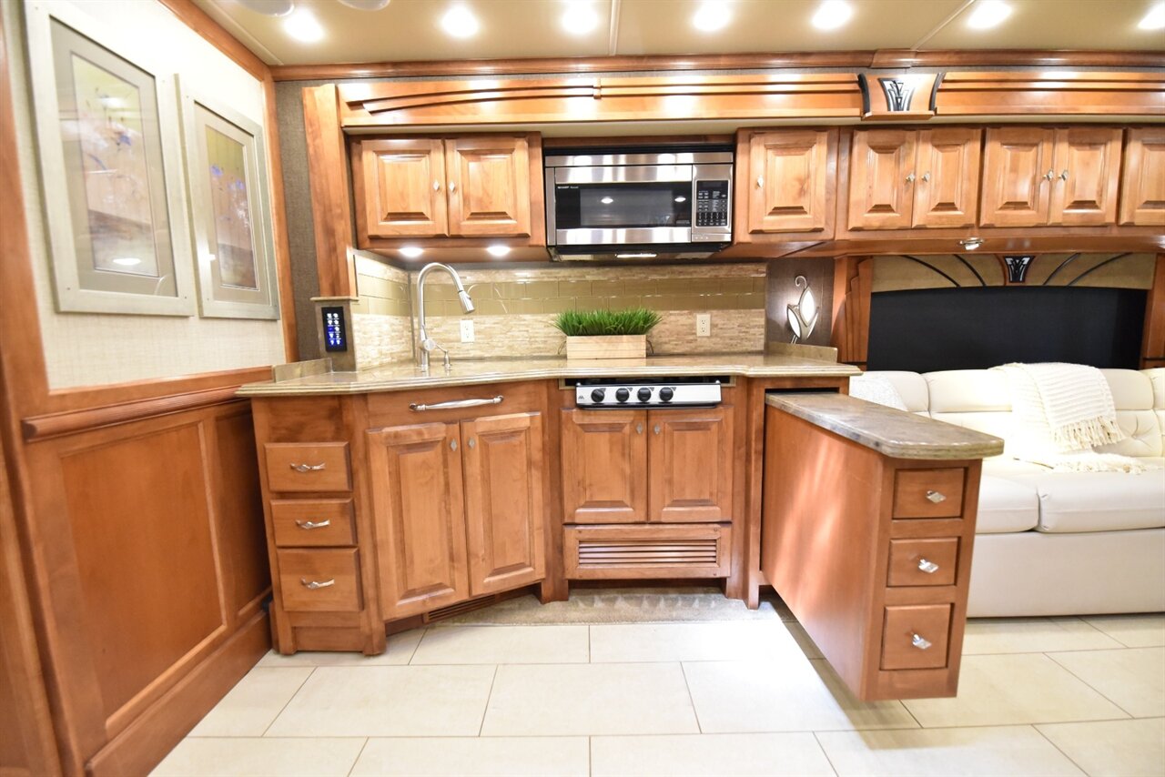 2016 Tiffin Phaeton 36GH   - Photo 47 - Orange, CA 92867