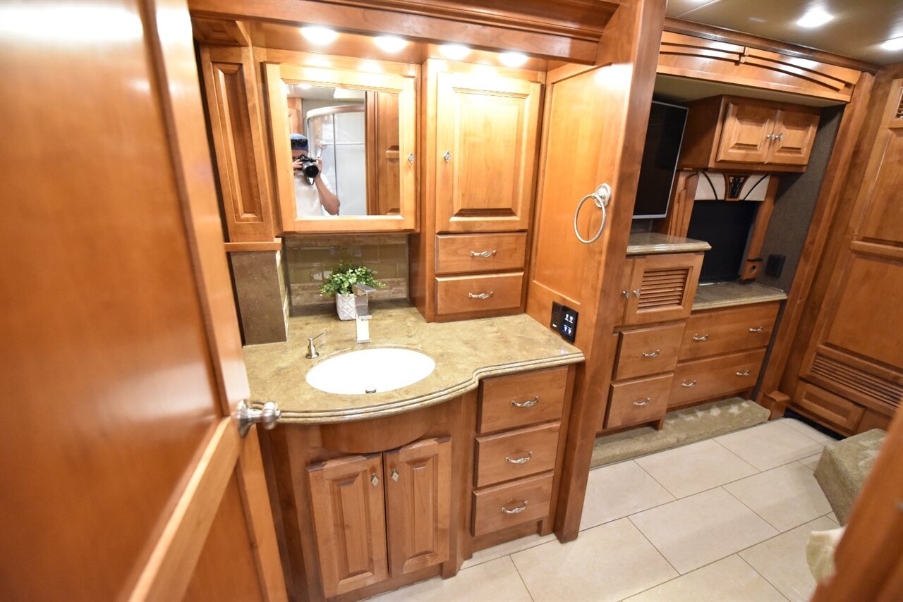 2016 Tiffin Phaeton 36GH   - Photo 62 - Orange, CA 92867