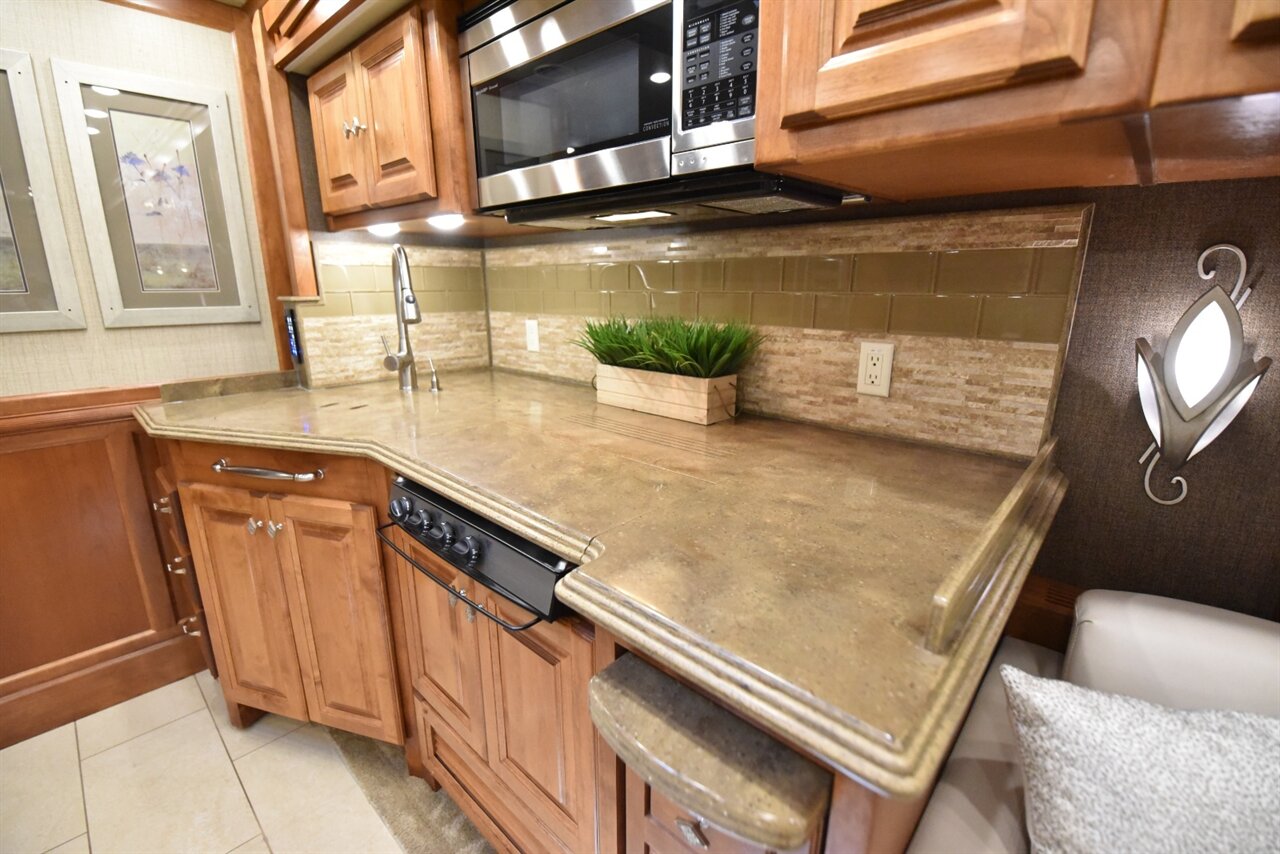 2016 Tiffin Phaeton 36GH   - Photo 48 - Orange, CA 92867