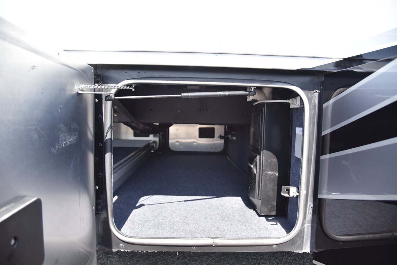 2016 Tiffin Phaeton 36GH   - Photo 32 - Orange, CA 92867