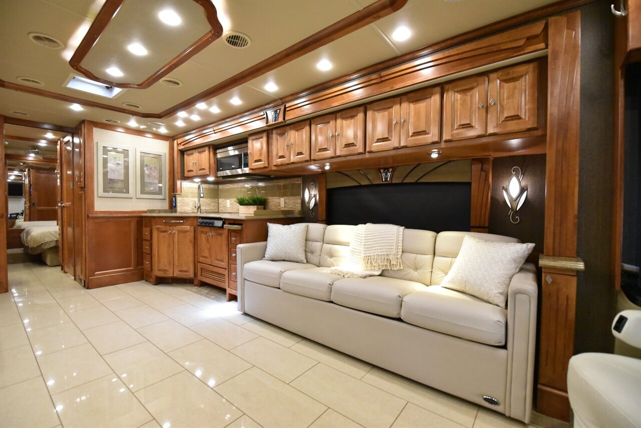 2016 Tiffin Phaeton 36GH   - Photo 38 - Orange, CA 92867