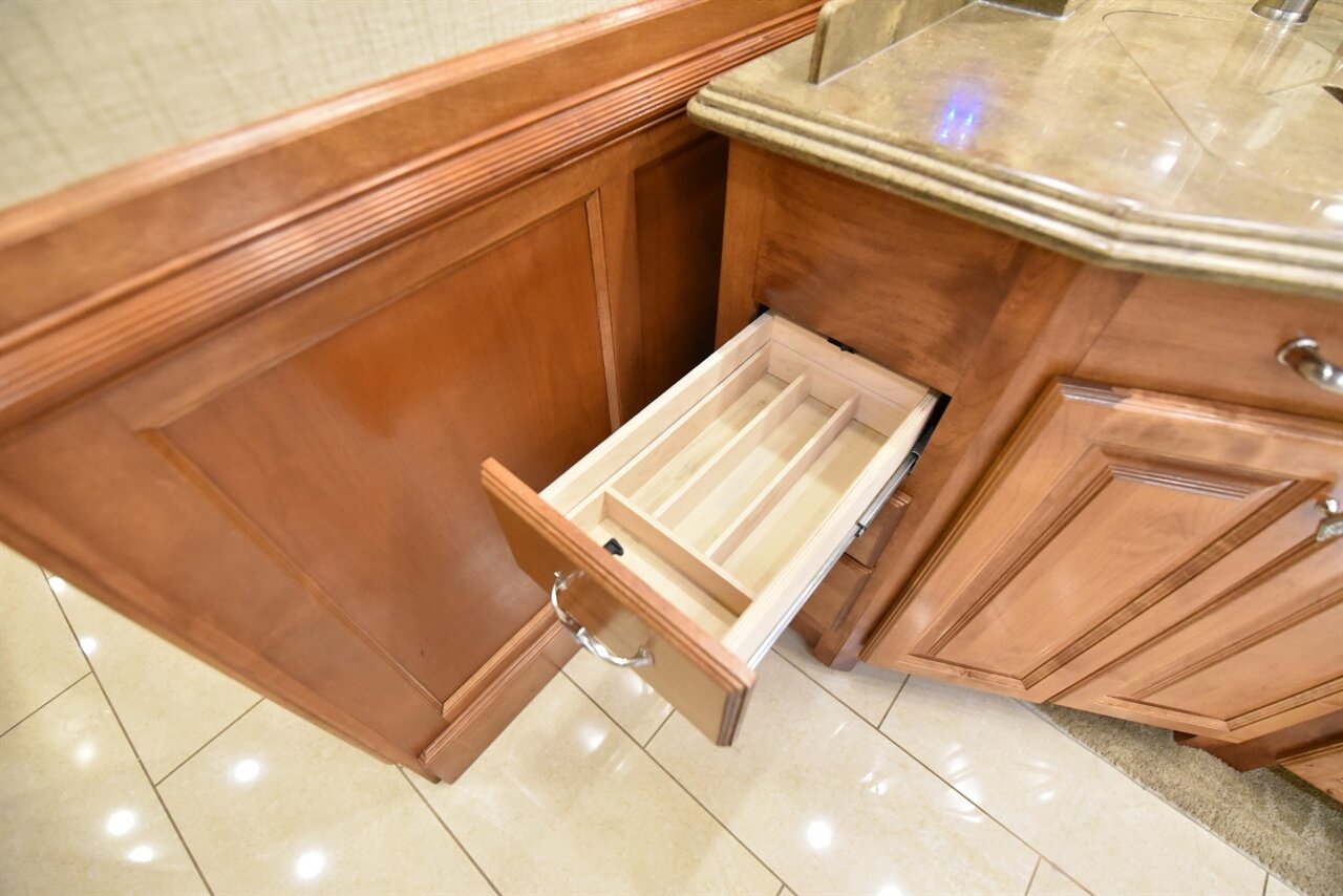 2016 Tiffin Phaeton 36GH   - Photo 53 - Orange, CA 92867