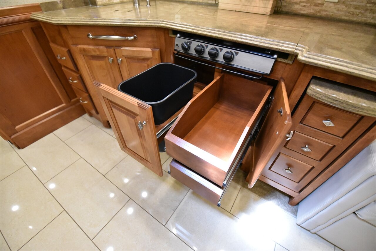 2016 Tiffin Phaeton 36GH   - Photo 49 - Orange, CA 92867