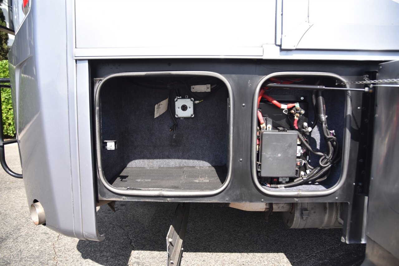 2016 Tiffin Phaeton 36GH   - Photo 23 - Orange, CA 92867