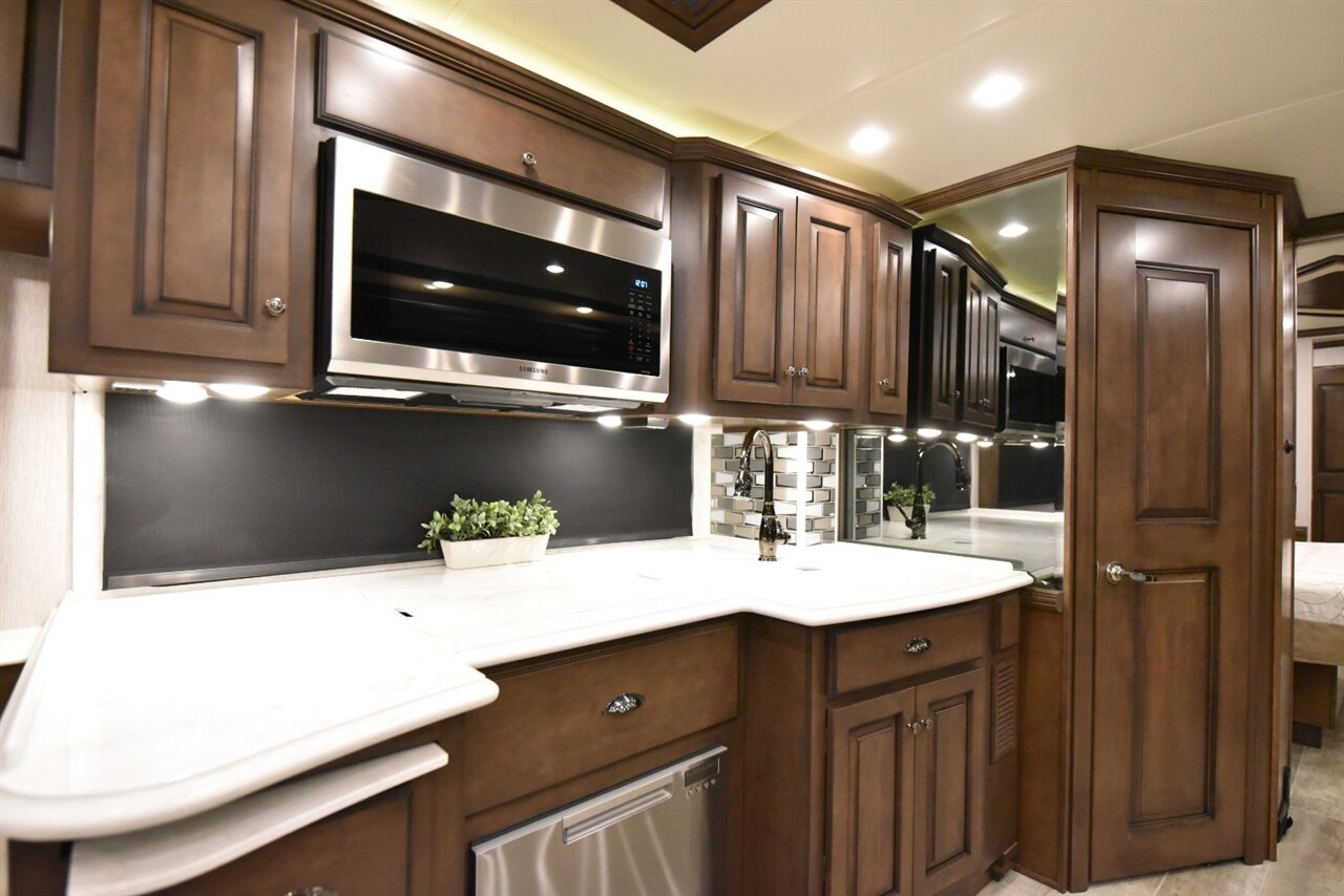 2021 Newmar Dutch Star 4362   - Photo 8 - Orange, CA 92867