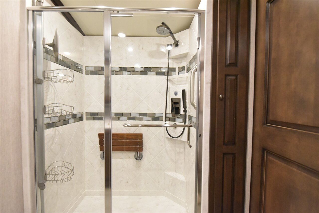 2021 Newmar Dutch Star 4362   - Photo 22 - Orange, CA 92867