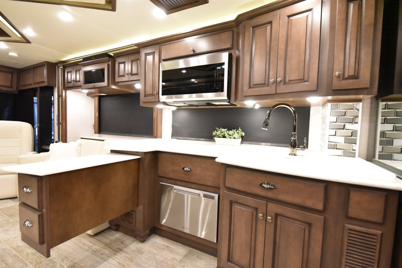 2021 Newmar Dutch Star 4362   - Photo 10 - Orange, CA 92867