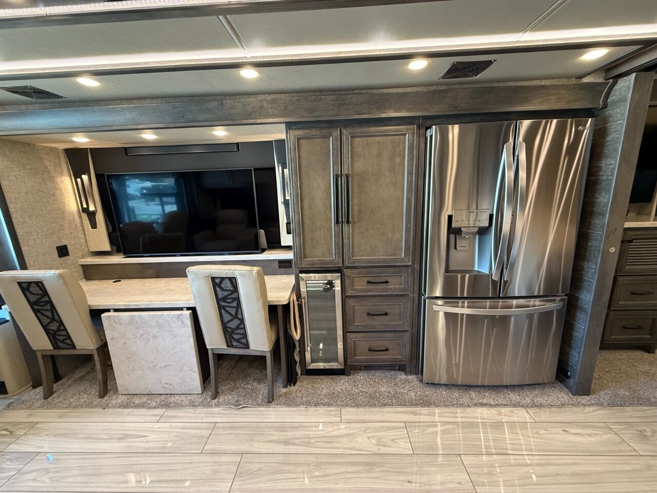 2023 Tiffin 35CP   - Photo 5 - Orange, CA 92867