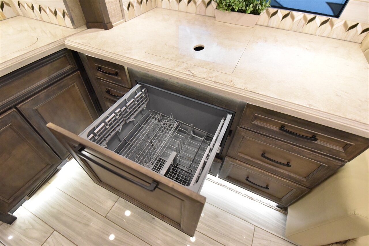 2023 Tiffin Allegro Bus   - Photo 23 - Orange, CA 92867