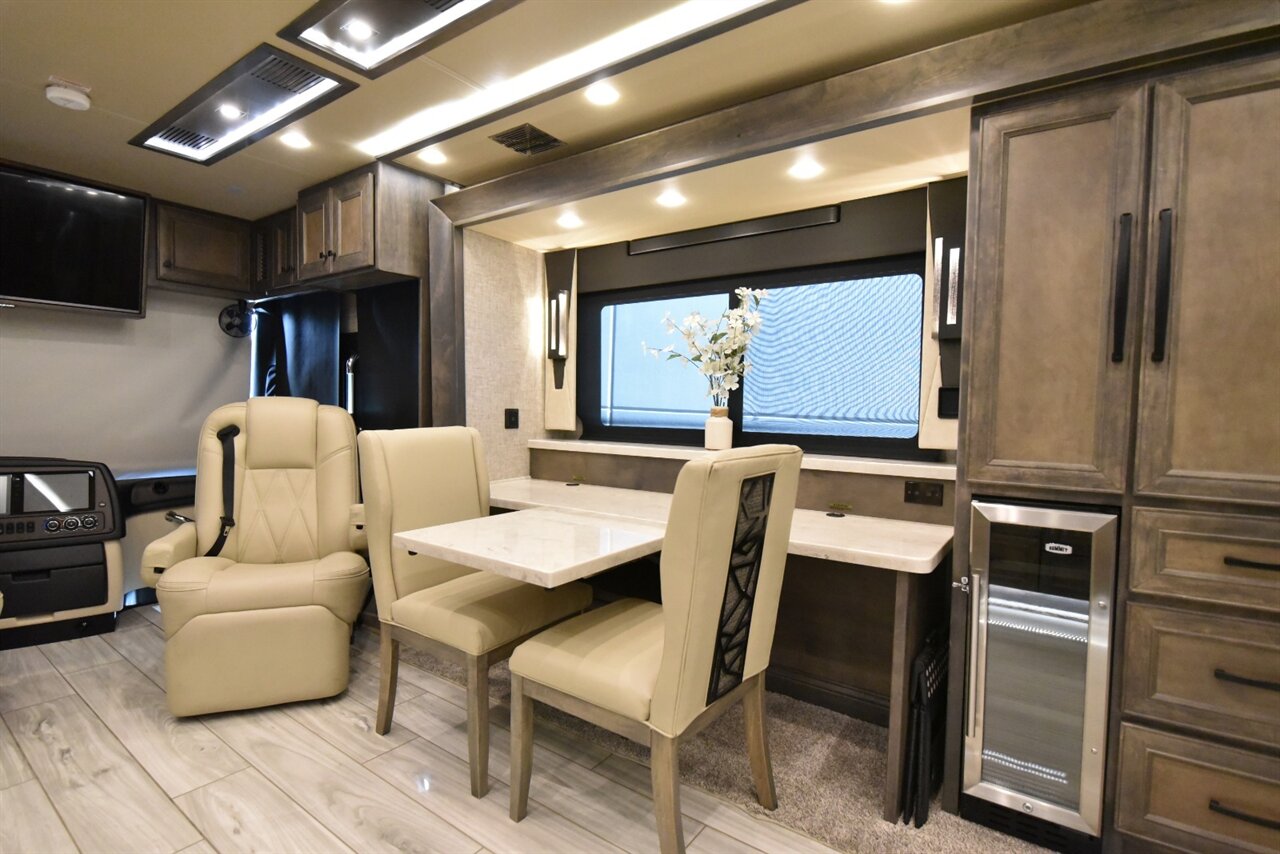 2023 Tiffin Allegro Bus   - Photo 17 - Orange, CA 92867