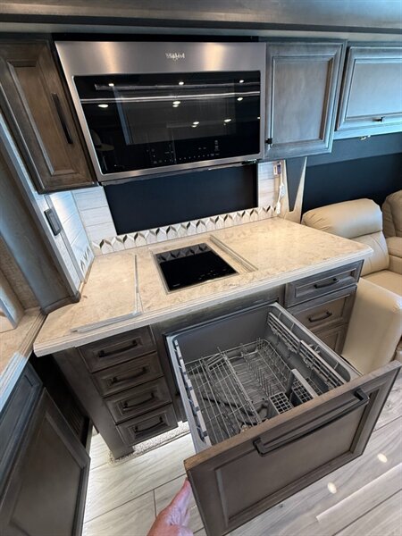 2023 Tiffin 35CP   - Photo 6 - Orange, CA 92867