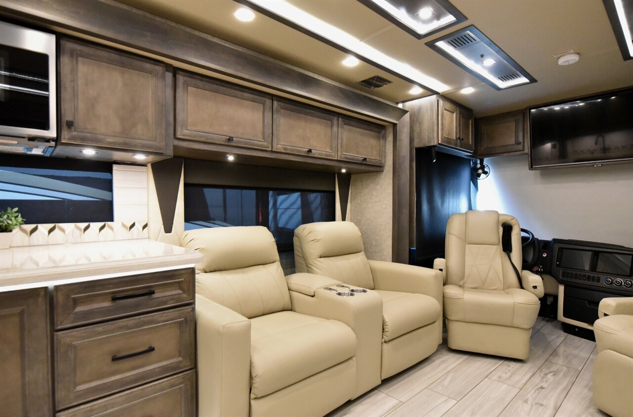 2023 Tiffin Allegro Bus   - Photo 19 - Orange, CA 92867