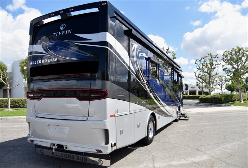2023 Tiffin Allegro Bus   - Photo 3 - Orange, CA 92867