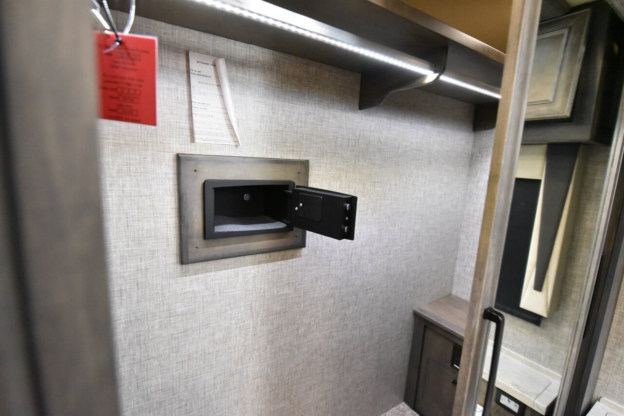 2023 Tiffin Allegro Bus   - Photo 42 - Orange, CA 92867