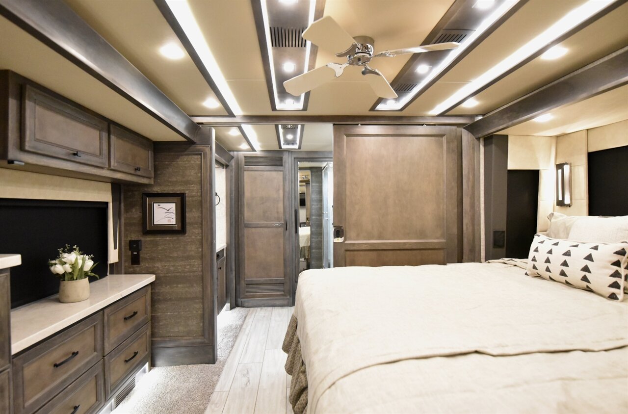 2023 Tiffin Allegro Bus   - Photo 32 - Orange, CA 92867