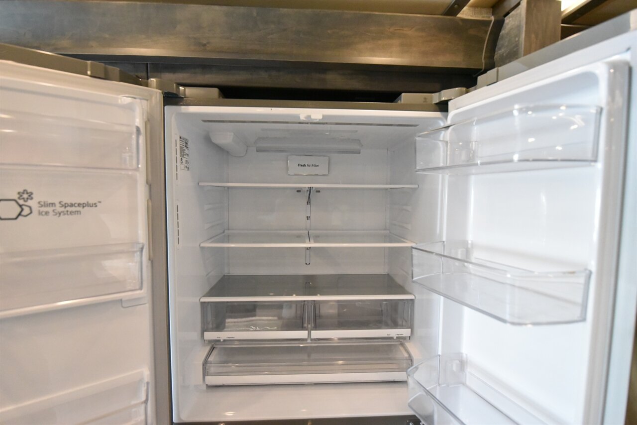 2023 Tiffin Allegro Bus   - Photo 30 - Orange, CA 92867