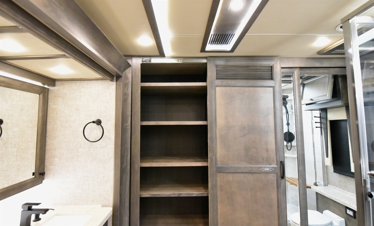 2023 Tiffin Allegro Bus   - Photo 41 - Orange, CA 92867