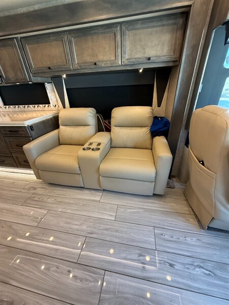 2023 Tiffin 35CP   - Photo 4 - Orange, CA 92867