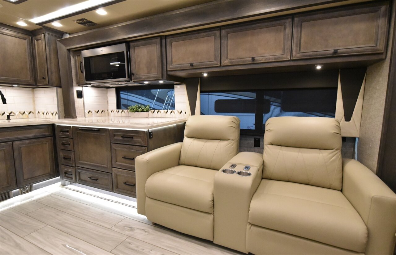 2023 Tiffin Allegro Bus   - Photo 15 - Orange, CA 92867