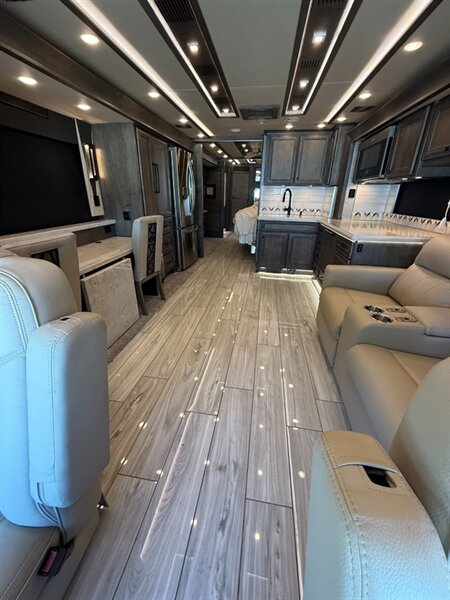 2023 Tiffin 35CP   - Photo 3 - Orange, CA 92867