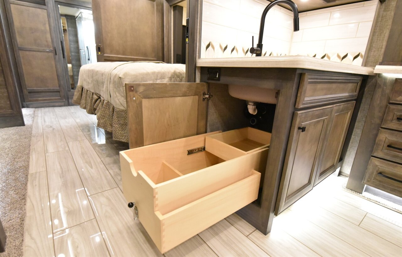 2023 Tiffin Allegro Bus   - Photo 27 - Orange, CA 92867